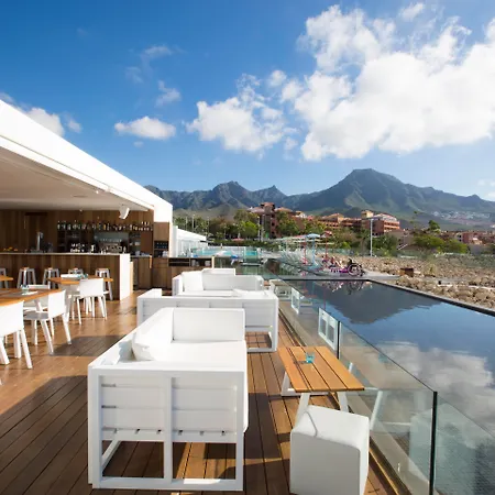 Готель Domes Baobab Suites