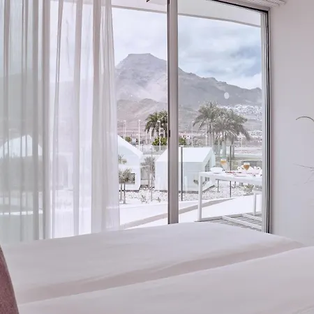 宝吧套房酒店 酒店