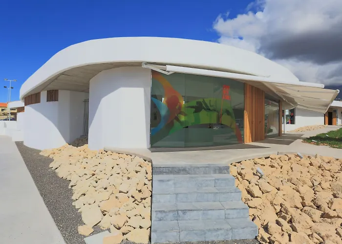 宝吧套房酒店 酒店